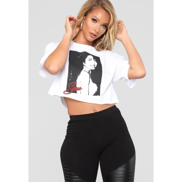 Tops - 🔴3/$30 Selena Cropped Graphic White Tee Large